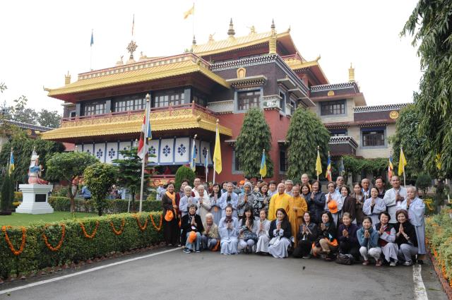 Đoàn Phật tử Hoa Kỳ, Cananda và Việt Nam hành hương đất Phật