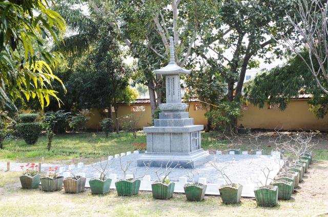 Đoàn Phật tử Hoa Kỳ, Cananda và Việt Nam hành hương đất Phật