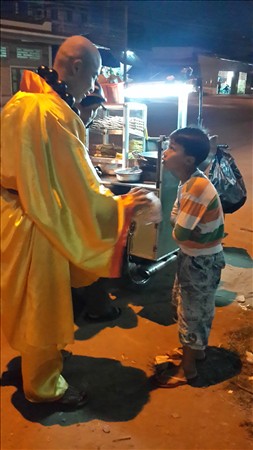 Long An: Đức Phật Di Lặc về với vạn đầu em nhỏ