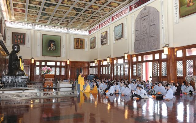 Đoàn Phật tử Hoa Kỳ, Cananda và Việt Nam hành hương đất Phật
