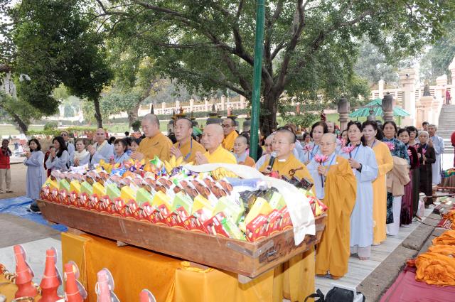 Đoàn Phật tử Hoa Kỳ, Cananda và Việt Nam hành hương đất Phật