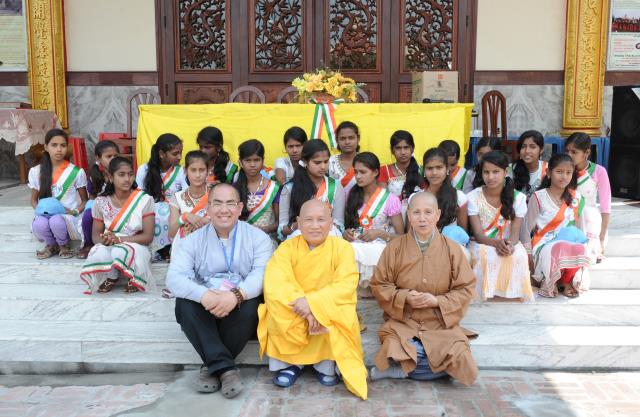 Đoàn Phật tử Hoa Kỳ, Cananda và Việt Nam hành hương đất Phật