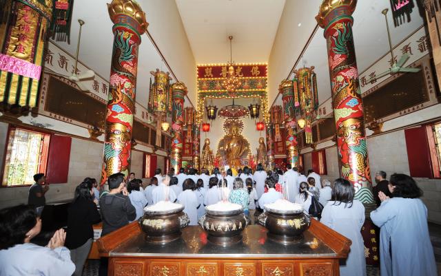 Đoàn Phật tử Hoa Kỳ, Cananda và Việt Nam hành hương đất Phật