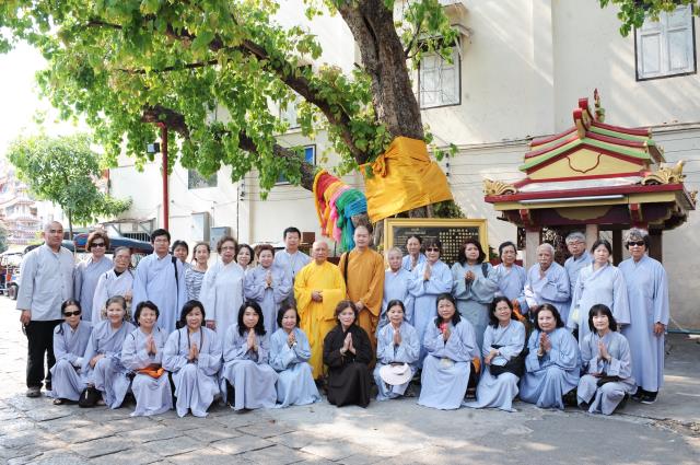 Đoàn Phật tử Hoa Kỳ, Cananda và Việt Nam hành hương đất Phật