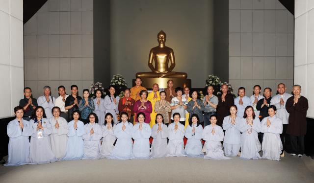 Đoàn Phật tử Hoa Kỳ, Cananda và Việt Nam hành hương đất Phật