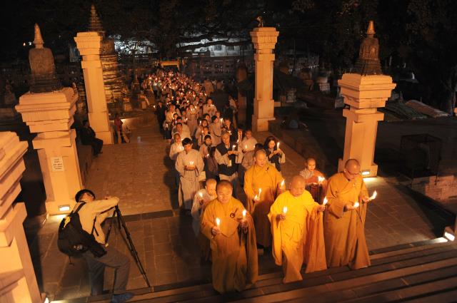 Đoàn Phật tử Hoa Kỳ, Cananda và Việt Nam hành hương đất Phật