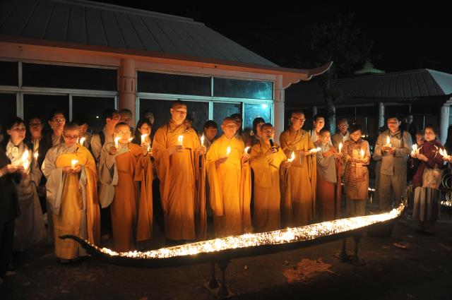 Đoàn Phật tử Hoa Kỳ, Cananda và Việt Nam hành hương đất Phật