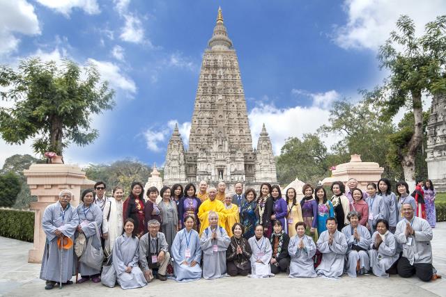 Đoàn Phật tử Hoa Kỳ, Cananda và Việt Nam hành hương đất Phật