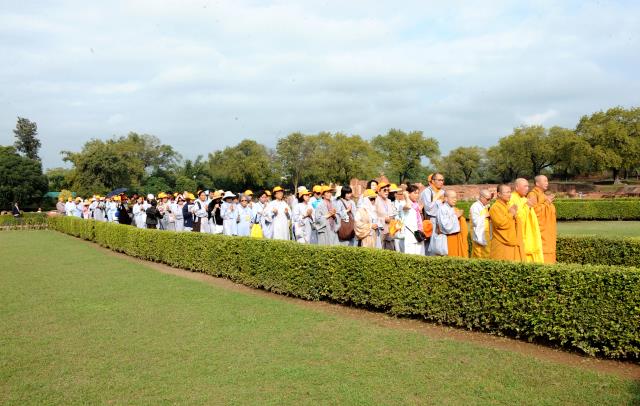 Đoàn Phật tử Hoa Kỳ, Cananda và Việt Nam hành hương đất Phật