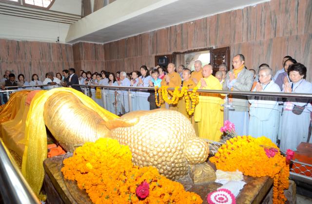 Đoàn Phật tử Hoa Kỳ, Cananda và Việt Nam hành hương đất Phật