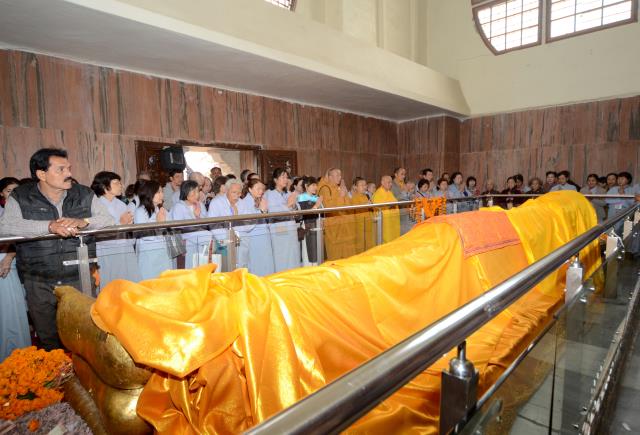 Đoàn Phật tử Hoa Kỳ, Cananda và Việt Nam hành hương đất Phật