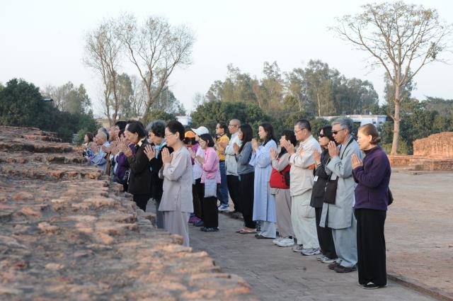 Đoàn Phật tử Hoa Kỳ, Cananda và Việt Nam hành hương đất Phật