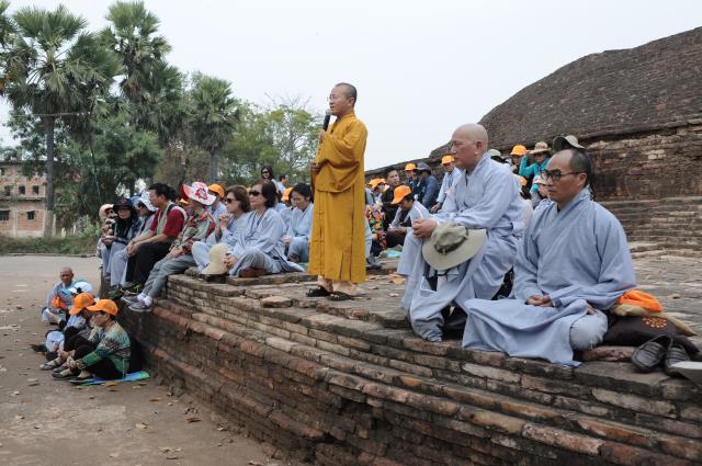 Đoàn Phật tử Hoa Kỳ, Cananda và Việt Nam hành hương đất Phật