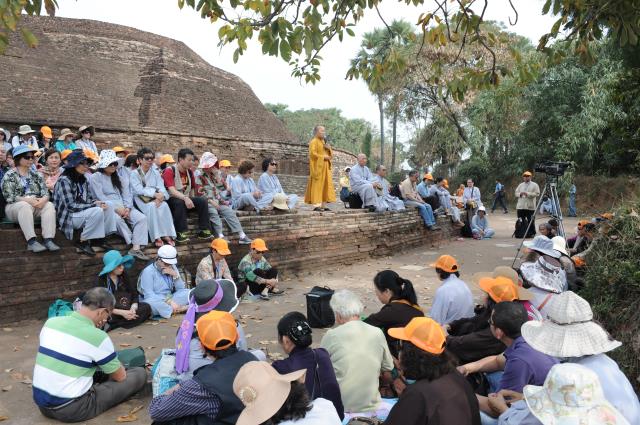 Đoàn Phật tử Hoa Kỳ, Cananda và Việt Nam hành hương đất Phật
