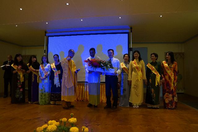 Buổi Chiếu Phim Tại Chùa Vĩnh Nghiêm, Sydney, Úc Châu Được Thành Công Viên Mãn