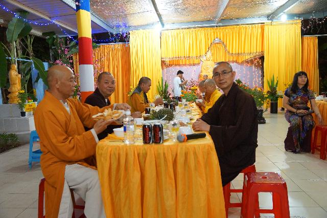 Buổi Chiếu Phim Tại Chùa Vĩnh Nghiêm, Sydney, Úc Châu Được Thành Công Viên Mãn