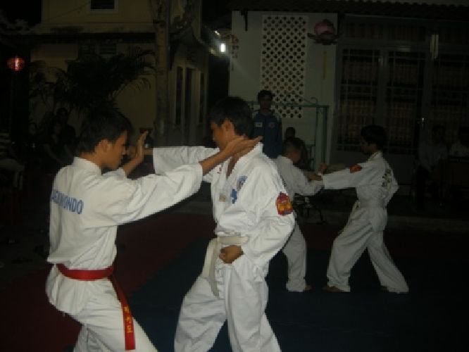 TP. HCM: Chùm ảnh lớp võ thuật Taekwondo chùa Thiên Chánh thi nâng cấp