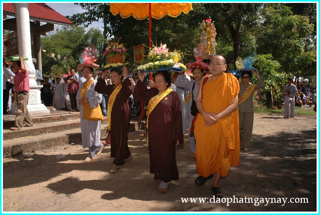 Đồng Nai: Đại lễ dâng y Kathina tại thiền viện Phước Sơn