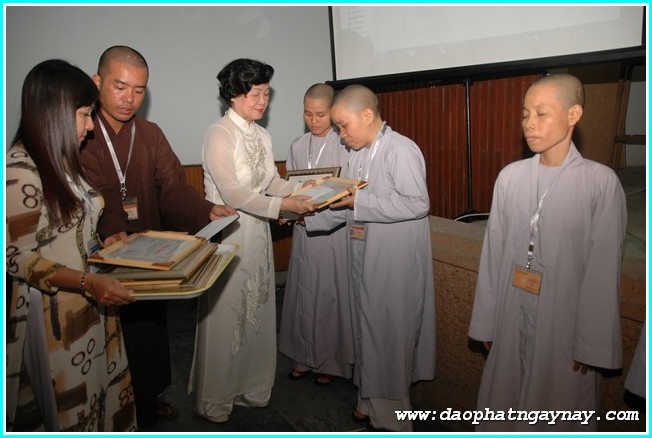 TP. HCM: Chùm ảnh lễ trao học bổng Thích Minh Châu lần 2