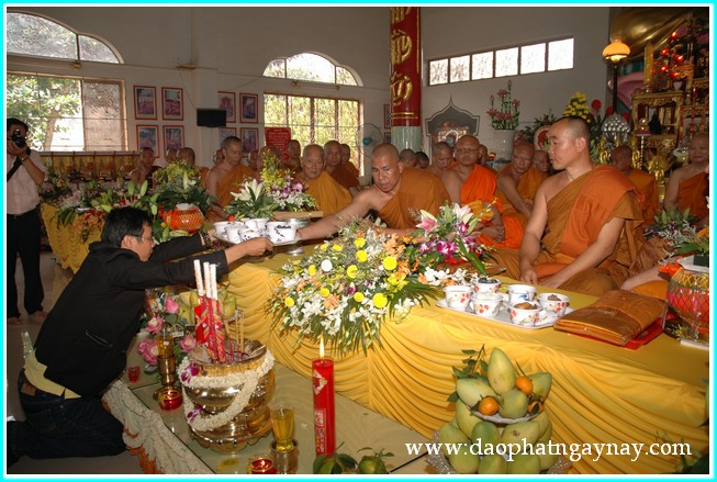 TP. HCM: Đại lễ dâng y Kathina tại thiền viện Nguyên Thủy