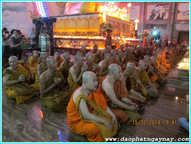 Lễ hội cúng đèn rằm tháng giêng tại thiền viện Phước Sơn