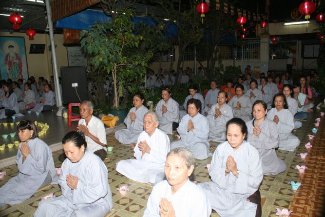 TP.HCM: Hoa đăng mừng khánh đản Đức Phật A Di Đà chùa Thiên Chánh