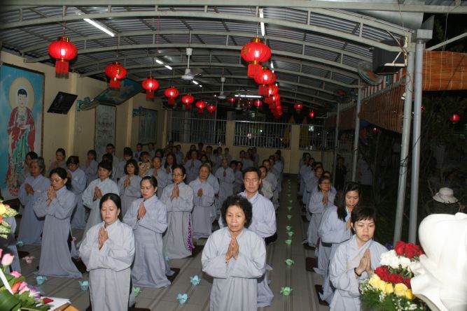 TP.HCM: Hoa đăng mừng khánh đản Đức Phật A Di Đà chùa Thiên Chánh