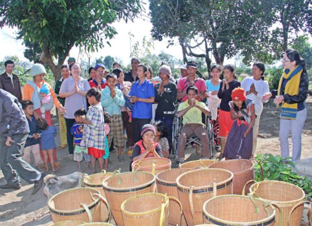 Chuyến Thăm Tặng Quà Bà Con Làng Phong IaLang-Bàu Cạn-Chưprông-Gia lai