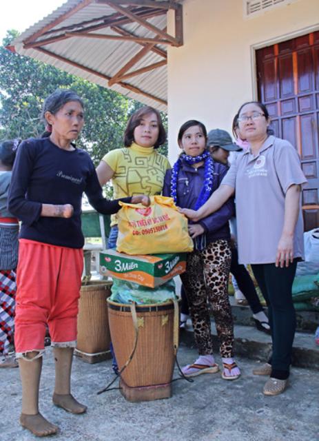 Chuyến Thăm Tặng Quà Bà Con Làng Phong IaLang-Bàu Cạn-Chưprông-Gia lai
