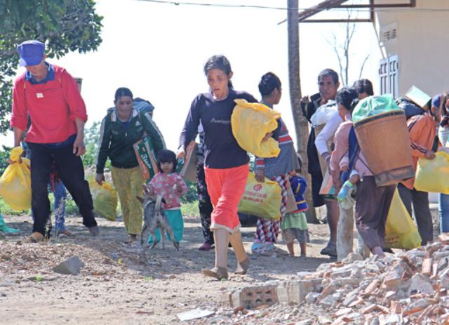 Chuyến Thăm Tặng Quà Bà Con Làng Phong IaLang-Bàu Cạn-Chưprông-Gia lai