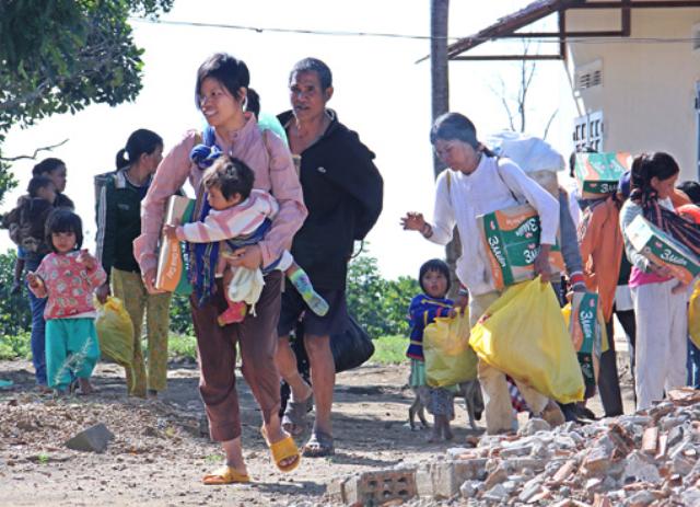 Chuyến Thăm Tặng Quà Bà Con Làng Phong IaLang-Bàu Cạn-Chưprông-Gia lai