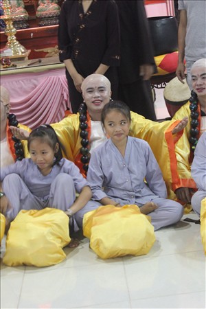 Long An: Đức Phật Di Lặc về với vạn đầu em nhỏ