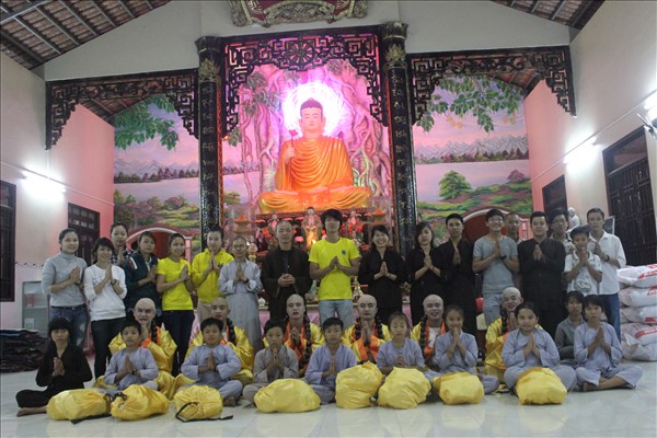 Long An: Đức Phật Di Lặc về với vạn đầu em nhỏ