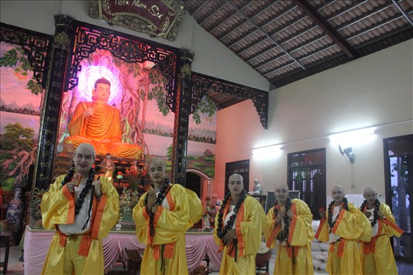 Long An: Đức Phật Di Lặc về với vạn đầu em nhỏ