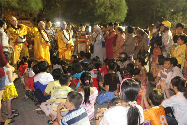 Long An: Đức Phật Di Lặc về với vạn đầu em nhỏ