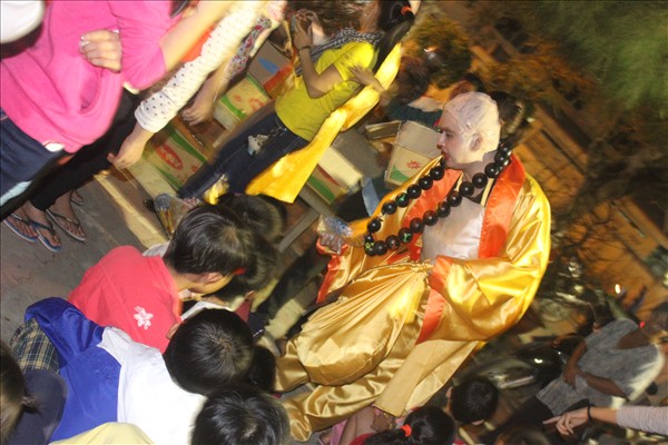 Long An: Đức Phật Di Lặc về với vạn đầu em nhỏ