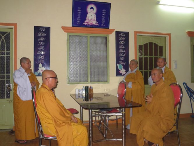 Đồng Nai: Lung linh đêm đốt nến tri ân tại chùa Lâm Bửu