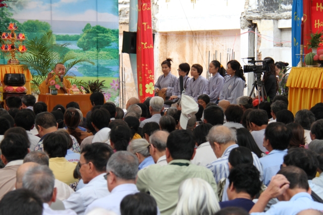 Quỹ Từ Thiện ĐPNN: Chương trình Quà Tết Yêu Thương 2014 đợt 3 tại chùa Giác Ngộ