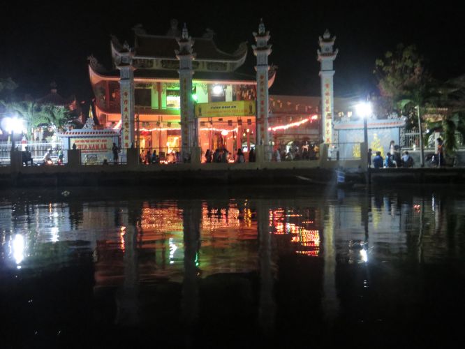 Tiền Giang: Hoành tráng đêm phóng đăng tại chùa Nam AnTiền Giang: Hoành tráng đêm phóng đăng tại chùa Nam An