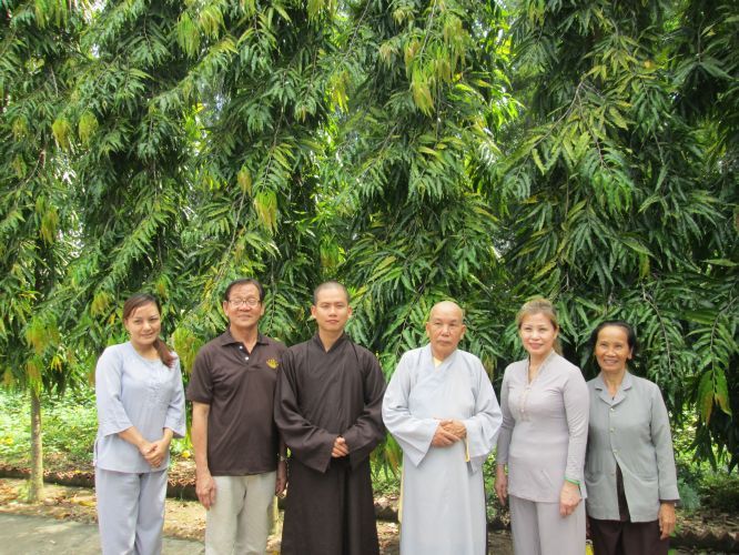 Bình Dương: Thầy Thích Thiện Đạt mang yêu thương đến Trung Tâm Bảo Trợ xã hội Chánh Phú Hoà