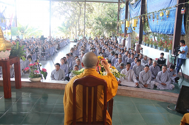 Ghi nhận chuyến du lịch, thuyết giảng và làm từ thiện tại Nha Trang