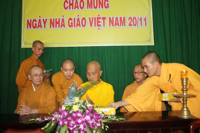 Đồng Tháp: Trường Trung Cấp Phật Học Đồng Tháp – Nhân Ngày Nhà Giáo Việt Nam 20/11