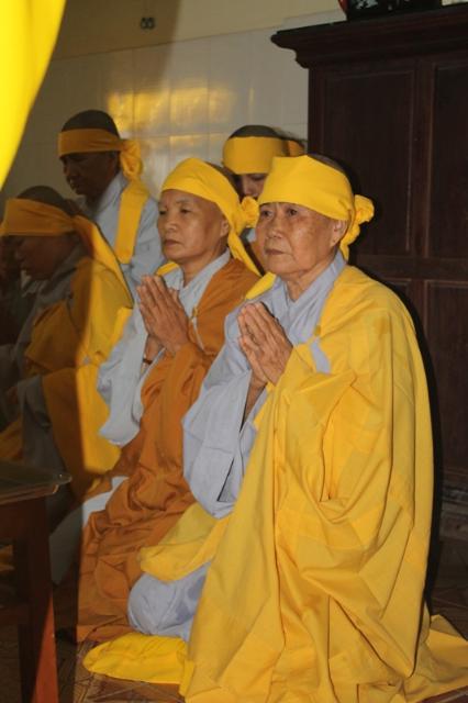 Đồng Tháp: BST. GHPGVN Tỉnh Đồng Tháp Phúng Viếng Cố Ni Trưởng Thích Nữ Tịnh Nghĩa