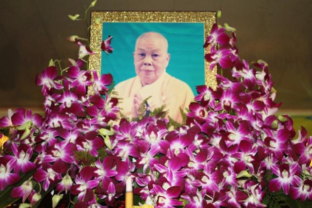 Đồng Tháp: BST. GHPGVN Tỉnh Đồng Tháp Phúng Viếng Cố Ni Trưởng Thích Nữ Tịnh Nghĩa