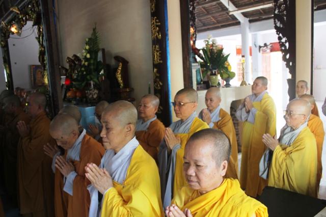 Đồng Tháp: BST. GHPGVN Tỉnh Đồng Tháp Phúng Viếng Cố Ni Trưởng Thích Nữ Tịnh Nghĩa