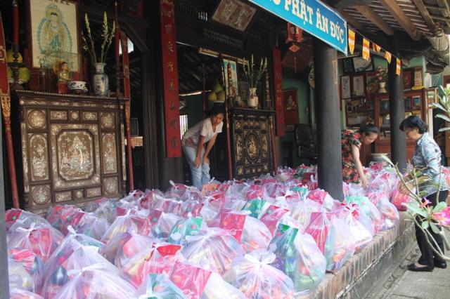 Đồng Tháp: Tặng Quà Tết Cho Người Nghèo