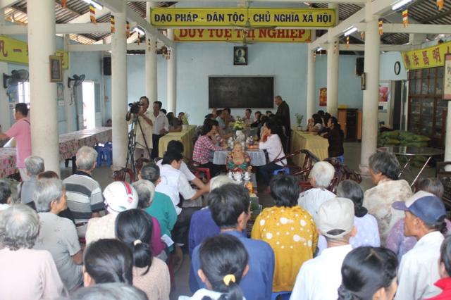 Đồng Tháp: Tặng Quà Tết Cho Người Nghèo