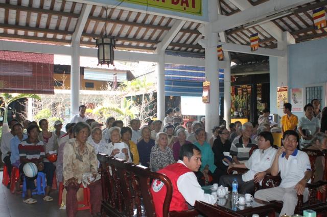 Đồng Tháp: Tặng Quà Tết Cho Người Nghèo