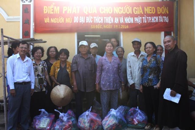 Đồng Tháp: Tặng Quà Tết Cho Người Nghèo