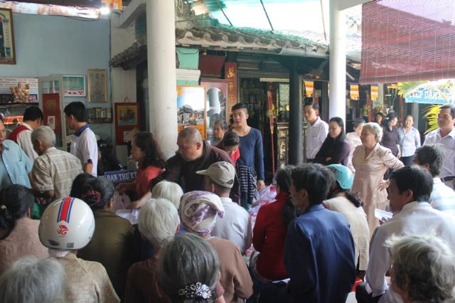 Đồng Tháp: Tặng Quà Tết Cho Người Nghèo